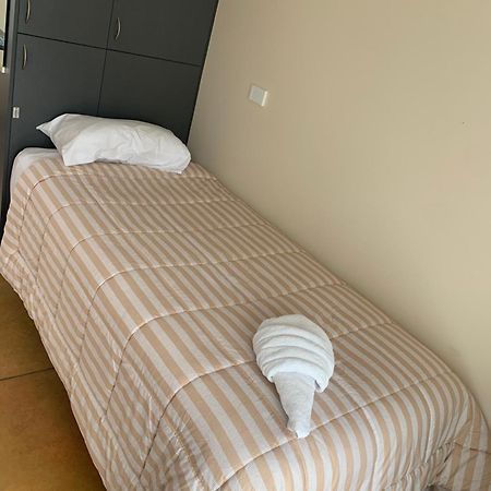 Beachcomber Lodge & Backpacker Каитаиа Экстерьер фото